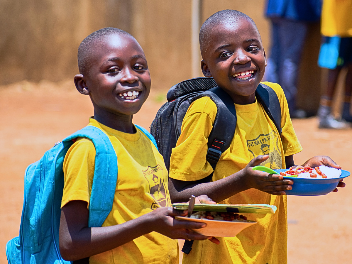 P4T Global - Children receiving food support in refugee community